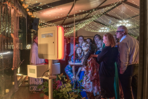 Photobooth pour anniversaire en Bretagne – Des souvenirs à partager | Sonofactory