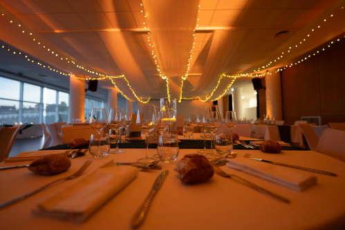 Mise en lumière d'une salle de mariage sur la Côte du Goëlo
