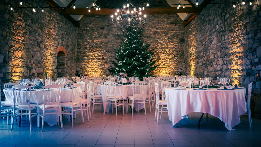 Mise en lumière d'une salle de mariage au Manoir de la Bégaudière à Mont-Dol par Sonofactory
